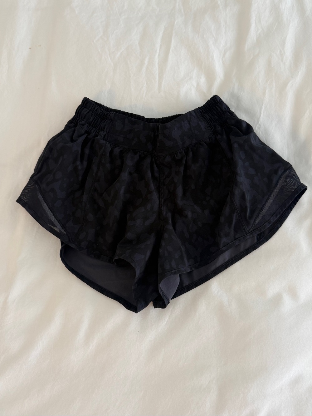 Lululemon Women's Black Cheetah Athletic Running Shorts sz 4